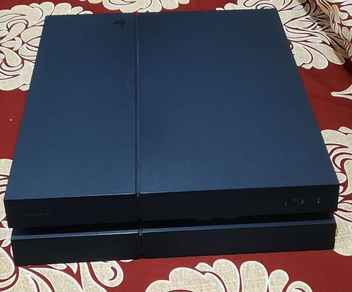 PS4 500GB . . 1200 Series 10/10 !! 3