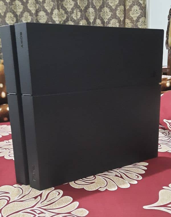 PS4 500GB . . 1200 Series 10/10 !! 5