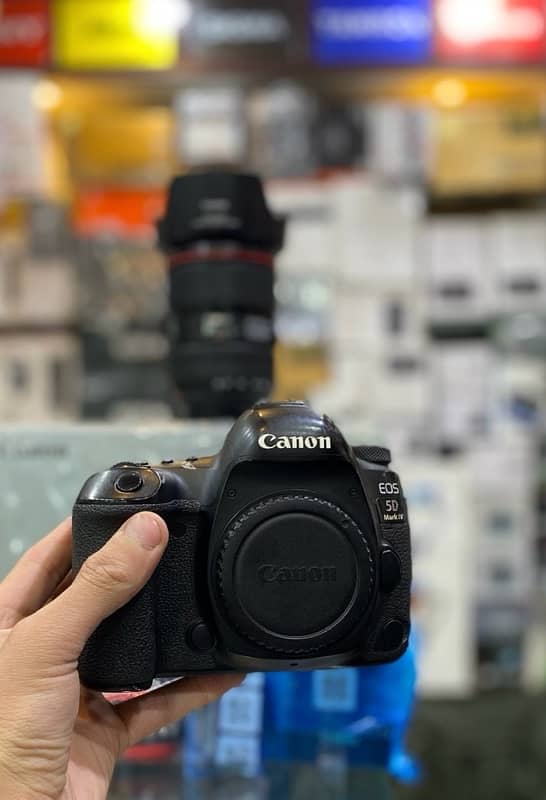 Canon 5D Mark iv body with 24-105 ISII Lens 1