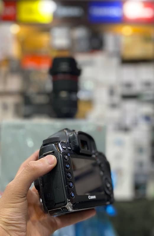 Canon 5D Mark iv body with 24-105 ISII Lens 6