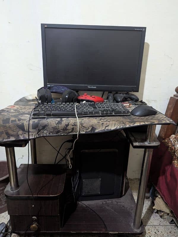 Selling my gaming PC with LCD mouse and keyboard 4