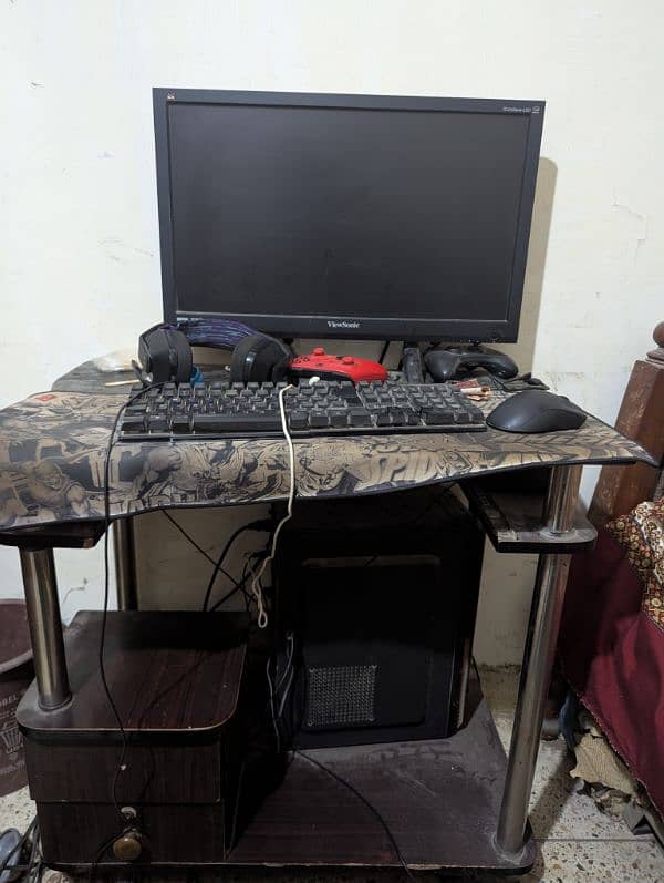 Selling my gaming PC with LCD mouse and keyboard 5