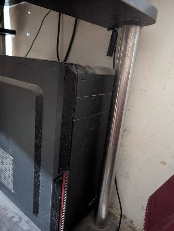 Selling my gaming PC with LCD mouse and keyboard 6