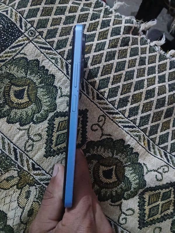 redmi note 12 8 months used box charger sb satt hai koi fult nhi hai 2