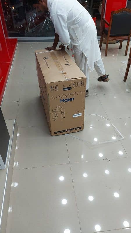 Hair 1.5 ton ac DC Invertor urgent Sale just 1 month use hwa 6