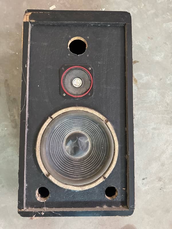 Woffer with box and CD player 4