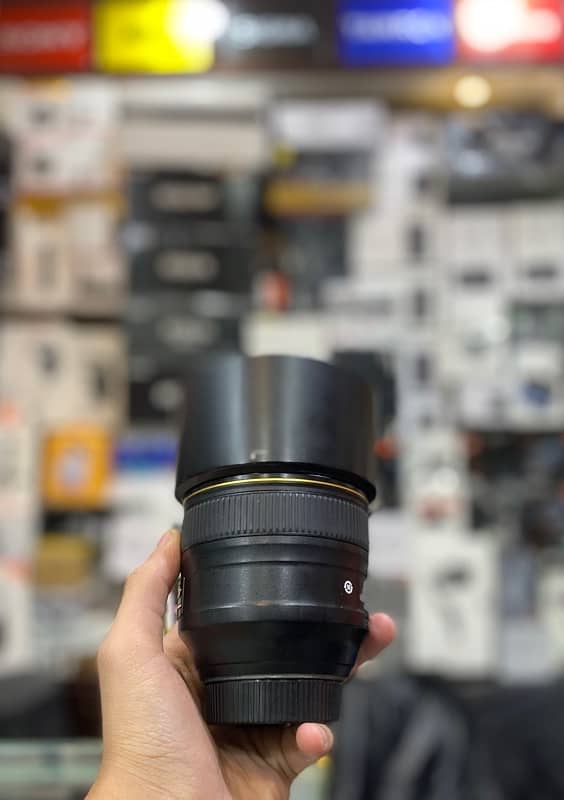 Nikon 85mm f/1.4 Nano Crystal Lens 1