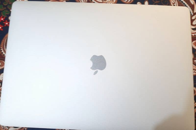 Macbook Pro 2019(16Inches) 2022 Purchased Year with 98W Charger 5