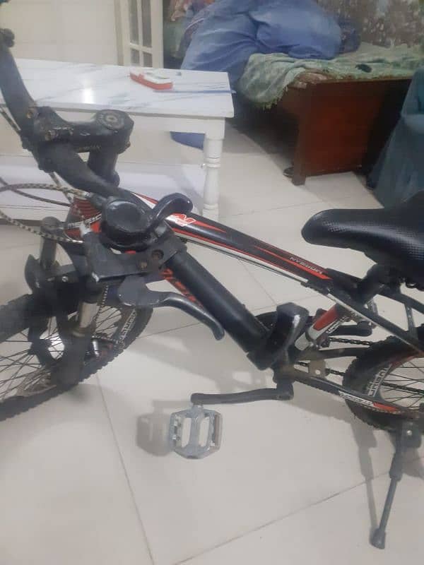 kids cycle in excellent condition 8