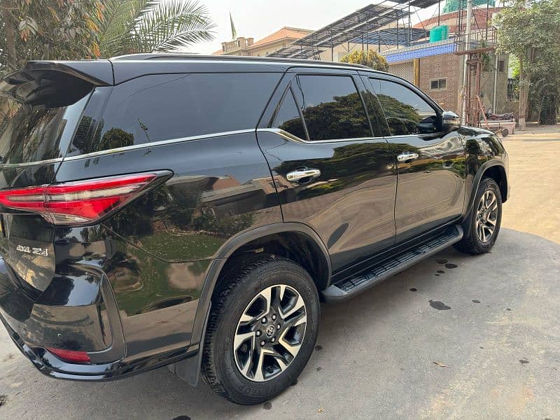 Toyota Fortuner Legender 2022 6