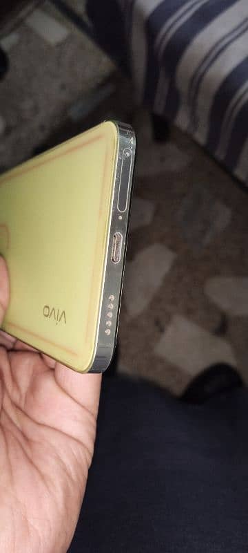 Vivo y100 8/128 for sale. . anda pics 4