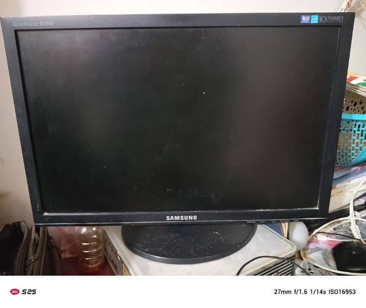 SAMSUNG LCD 19 INCH 0