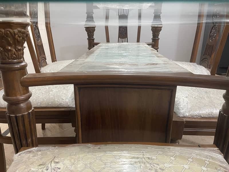 Elegant 6-Seater Dining Table – Like New! 5