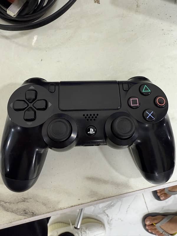 ps4 fat 500gb with orignal controller and gta5 cd 1