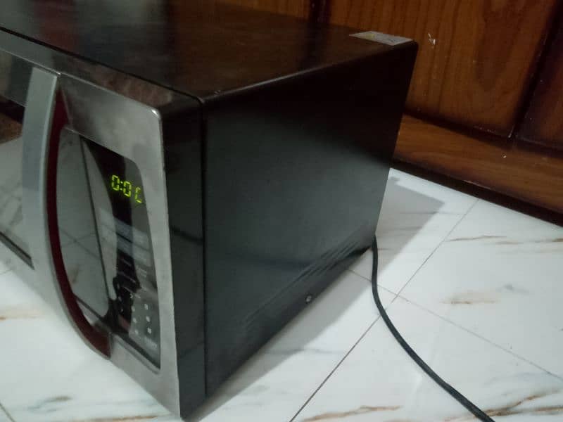 Dawlance 2 in 1 microwave oven cooking grill bhi Hote h 36 litter 4