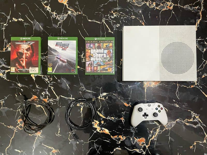 Xbox one S 1tb with 3 games discs 3