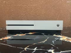 Xbox one S 1tb with 3 games discs