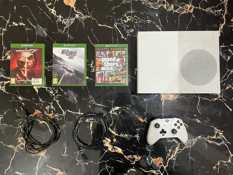 Xbox one S 1tb with 3 games discs 4