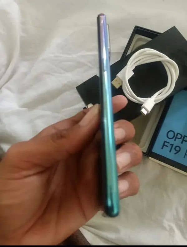 oppo F9 pro dabba charger 10,by,9condition 3