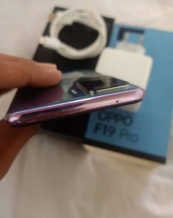 oppo F9 pro dabba charger 10,by,9condition 5