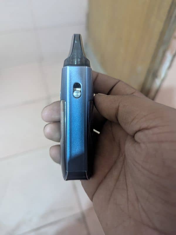 vaporesso luxe xr max 9/10 condition with box and coil 3