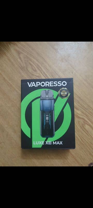 vaporesso luxe xr max 9/10 condition with box and coil 6