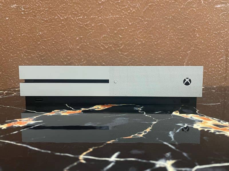 Xbox one S 1tb with 3 games discs 0