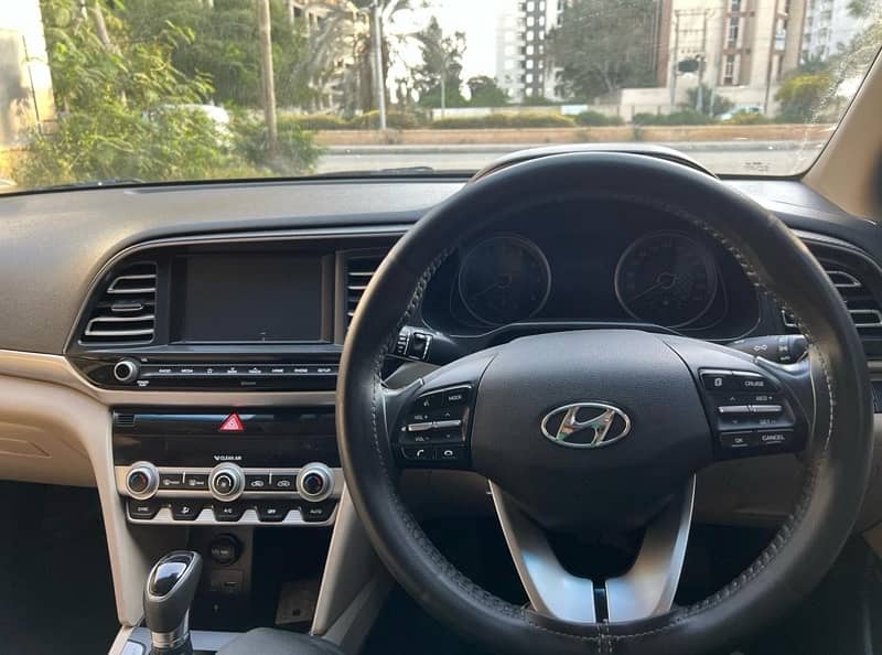 Hyundai Elantra 2021 8