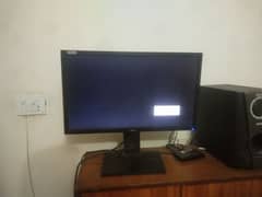 acer lcd 24 chotta sa spot ha lekin bohat purrana ha