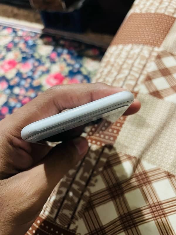 iphone 8 64Gb Pta Approved 3