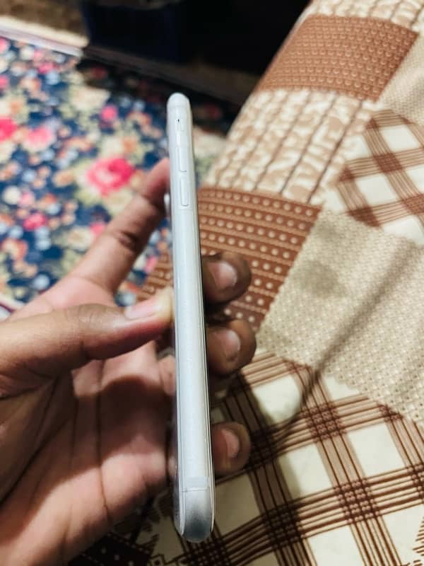 iphone 8 64Gb Pta Approved 5