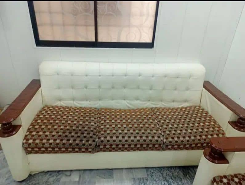 3+2 SEATER SOFA SET IN GOOD CONDITION FOR SALE 4