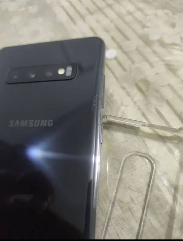 samsung S10 plus ok also available for parts 0