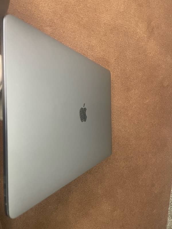 macbook pro 15 inch 16 gb 512 ssd 2.9 Ghz Quad core i7 4