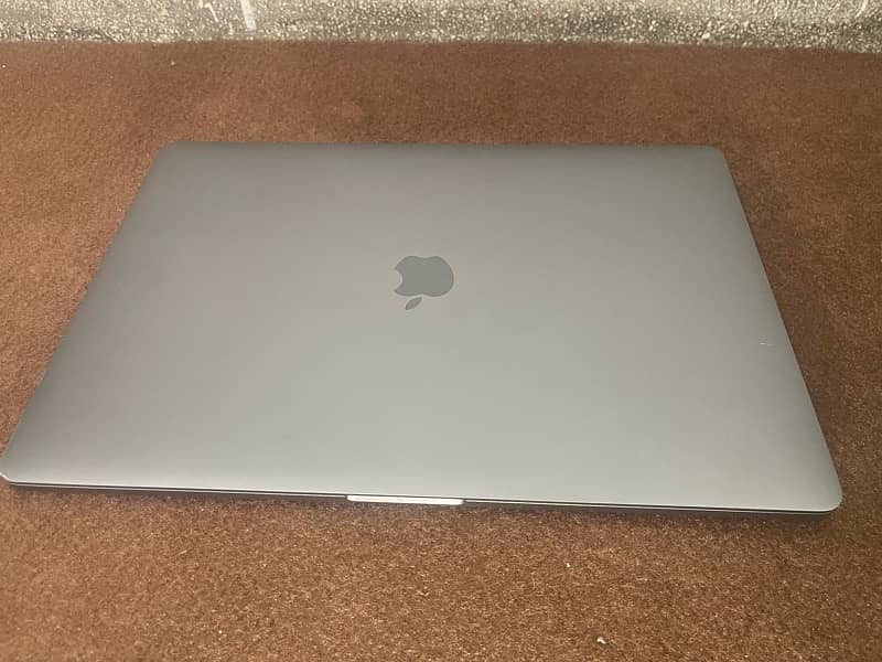 macbook pro 15 inch 16 gb 512 ssd 2.9 Ghz Quad core i7 5