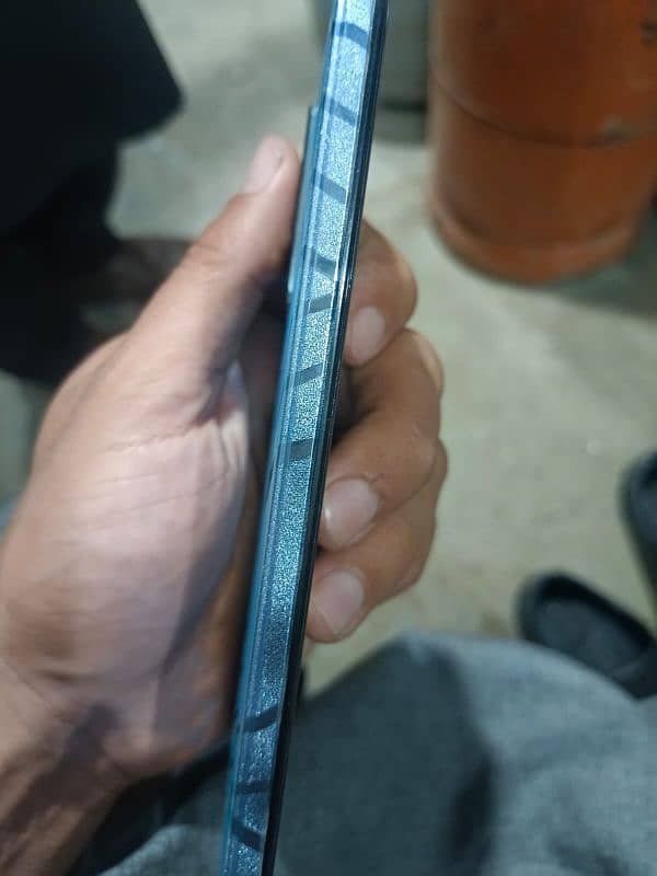 Vivo v23e, 8/128, just Camera Glass and back glass Crack 1