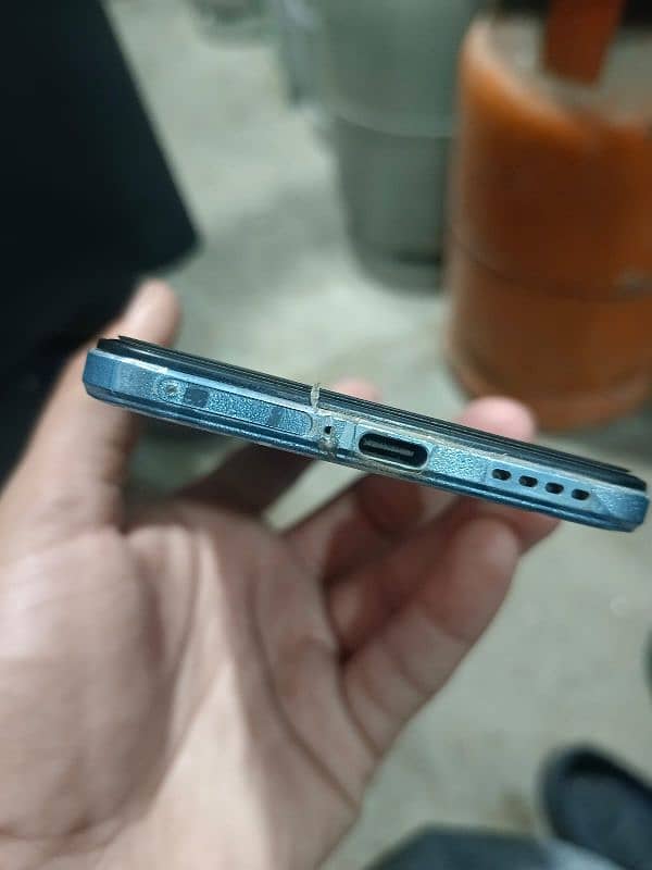 Vivo v23e, 8/128, just Camera Glass and back glass Crack 3