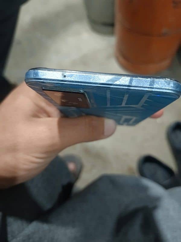 Vivo v23e, 8/128, just Camera Glass and back glass Crack 4