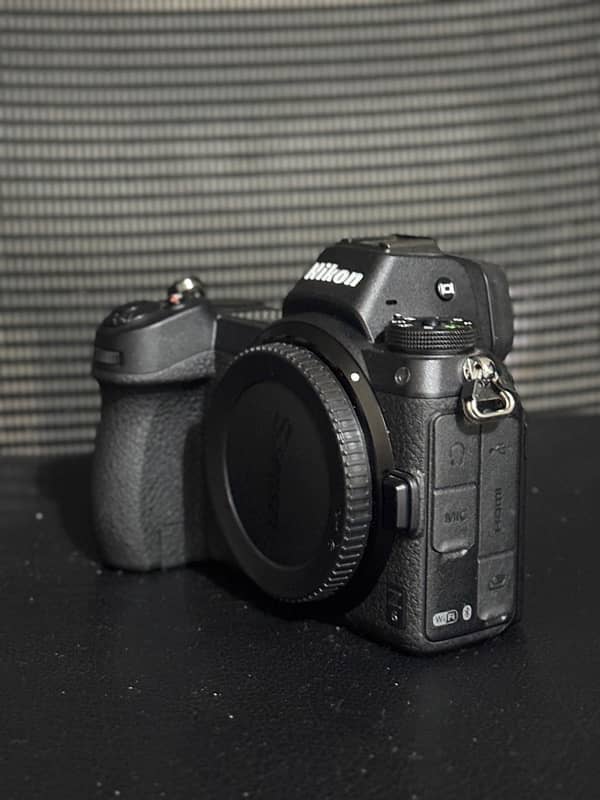 Nikon z6 mirror less camera 1