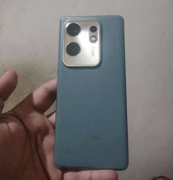 Infinix zero 30 8/256 green gold colour 2