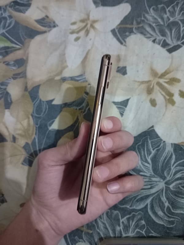 iphone XS 64GB Non PTA 2