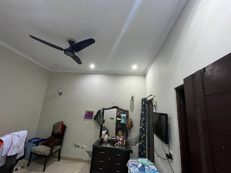 10 Marla Owner Build House For Sale In Pcsir Phase 2 (Original Pic's Attached) 8