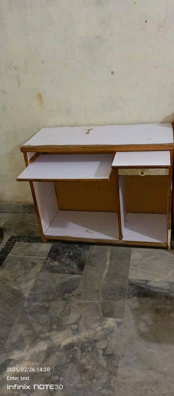 computer table argent  for sale condition aapke samne hai 03291407414 1