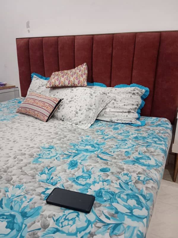 king size bed in good condition 0