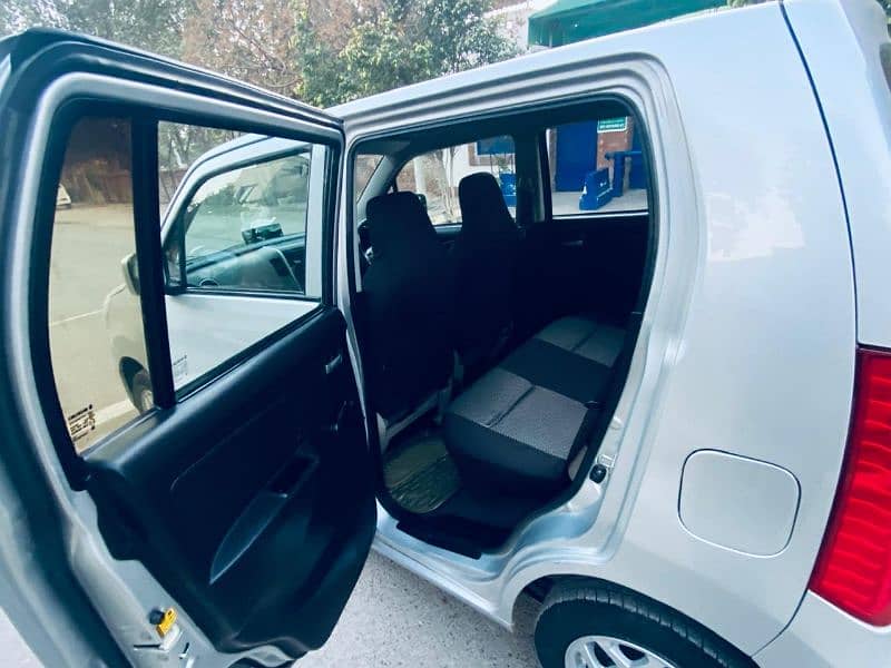 Suzuki Wagon R 2018 14