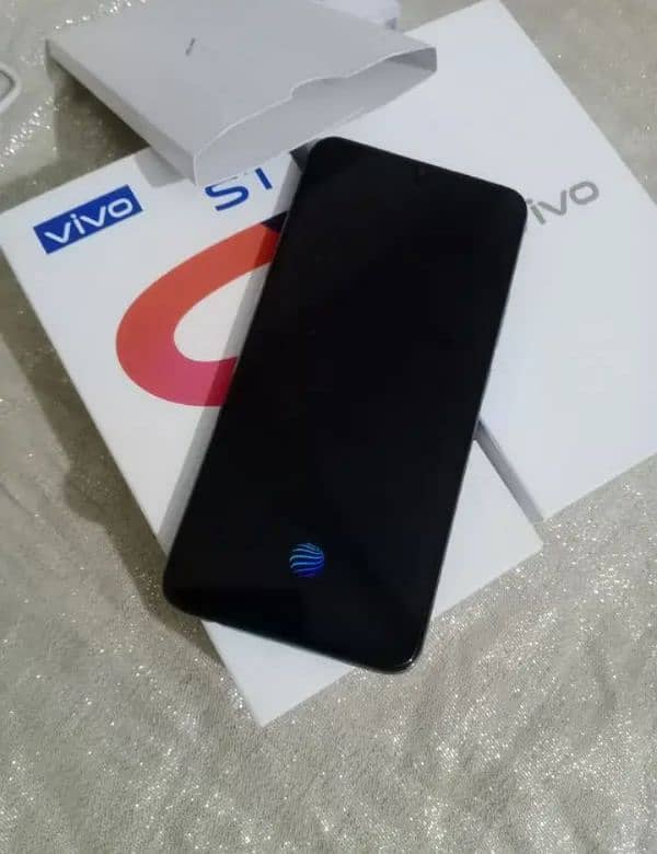 vivo s1 4/128/complete Saman dabba charger and free no 1