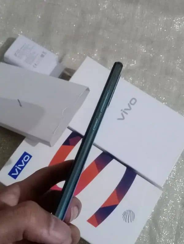 vivo s1 4/128/complete Saman dabba charger and free no 2