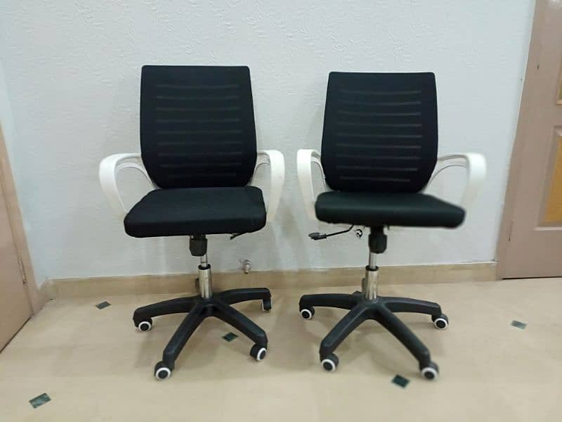 new 2 pair chair in good condition 0