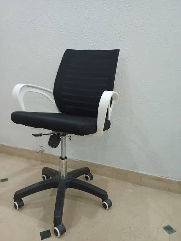 new 2 pair chair in good condition 4