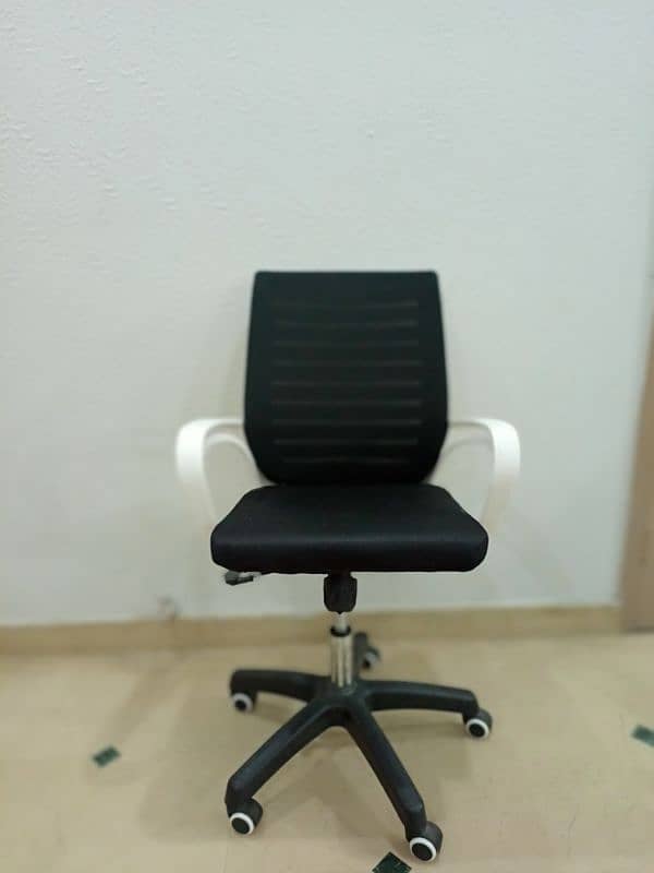 new 2 pair chair in good condition 5